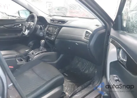 2017 Nissan Rogue Sv z USA, uszkodzony, nr VIN 5N1AT2MV5HC877585